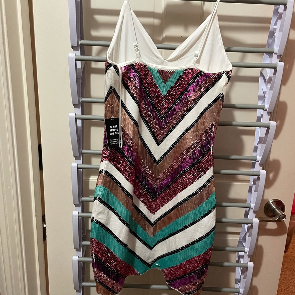 Express Chevron Sequin cocktail dress - Picture 3 of 4